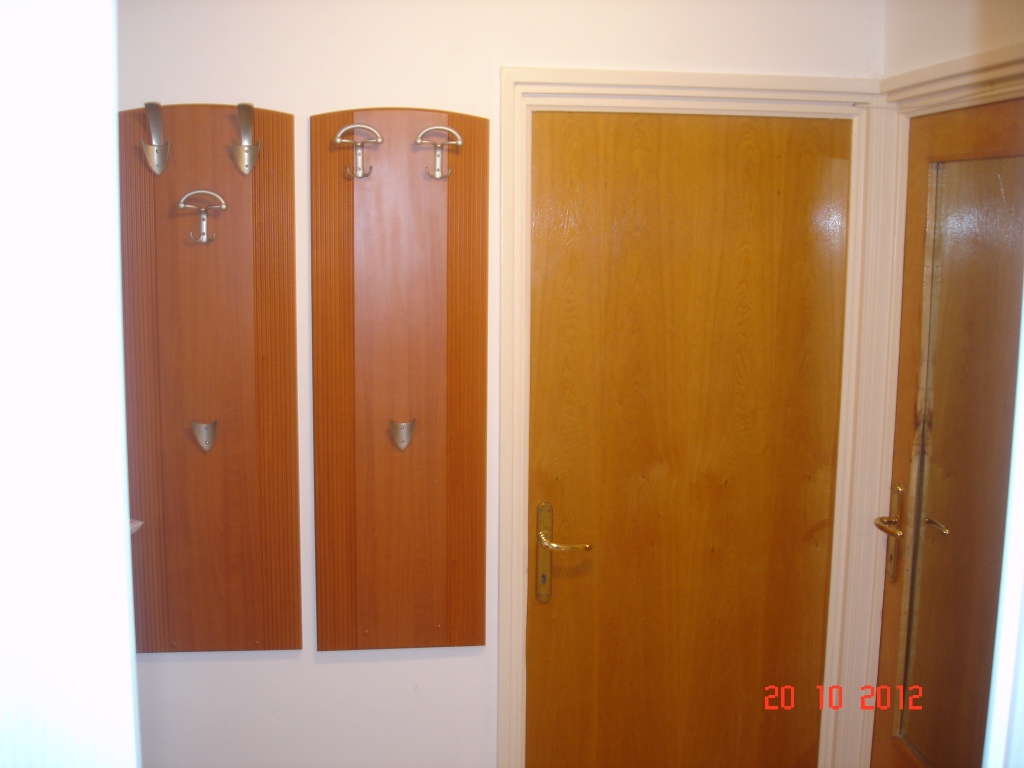 vanzare apartament 2 camere, Favorit, cf 1, decomandat, etaj 4/4, cu imbunatatiri, mobilat si utilat, parcare ADP,      pret 49.500 EUR