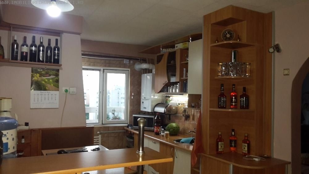vanzare apartament 3 camere, Compozitorilor, cf 1, decomandat, etaj 10/10, cu imbunatatiri, bloc 1979,        pret 51.000 EUR