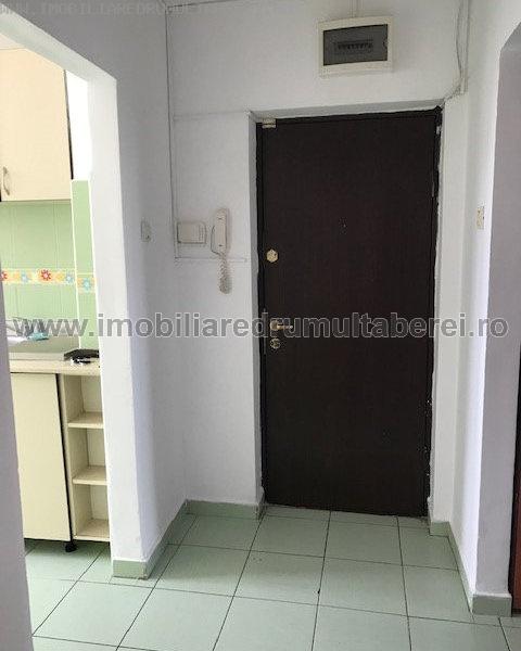 vanzare apartament 3 camere, Compozitorilor, cf 1, etaj 9/9, semidecomandat      pret 65.000 EUR