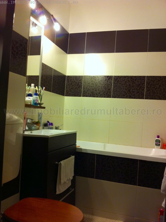 vanzare apartament 2 camere, Raul Doamnei, cf 1, etaj 2/10, renovat recent, bucatarie mobilata, parcare ADP,      pret 55.000 EUR