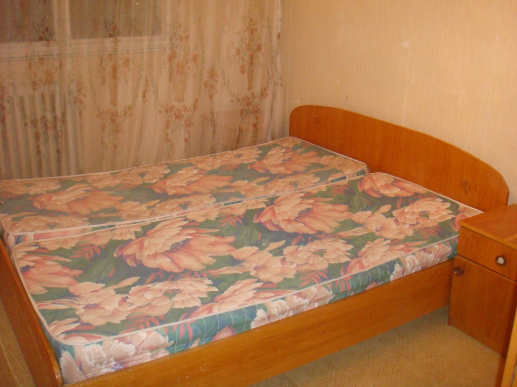 vanzare apartament 3 camere, Bucla, cf 1, etaj 9/9, liber, bloc 1977,     pret 64.000 EUR