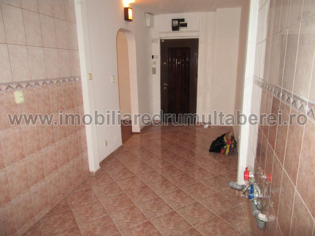 vanzare apartament 2 camere, Bucla, cf 1, etaj 9/10, semidecomandat, renovat, liber,       pret 52.000 EUR