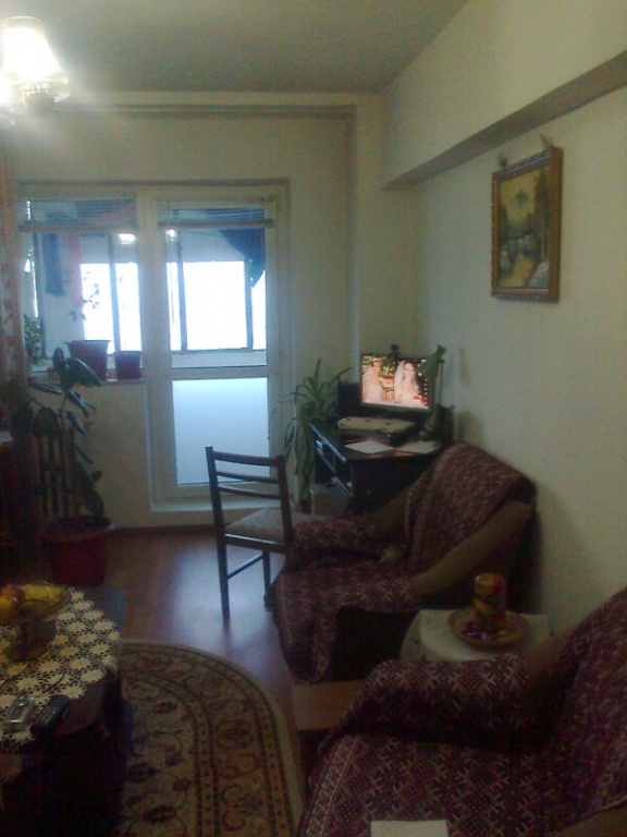 vanzare apartament 3 camere, Ghencea, cf 1, etaj 10/10, cu imbunatatiri, 2 gr.sanitare, bloc 1986,      pret 55.000 EUR