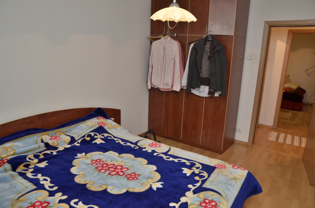 vanzare apartament 3 camere, Plaza, cf 1, parter/9, renovat recent, mobilat si utilat,       pret 64.000 EUR