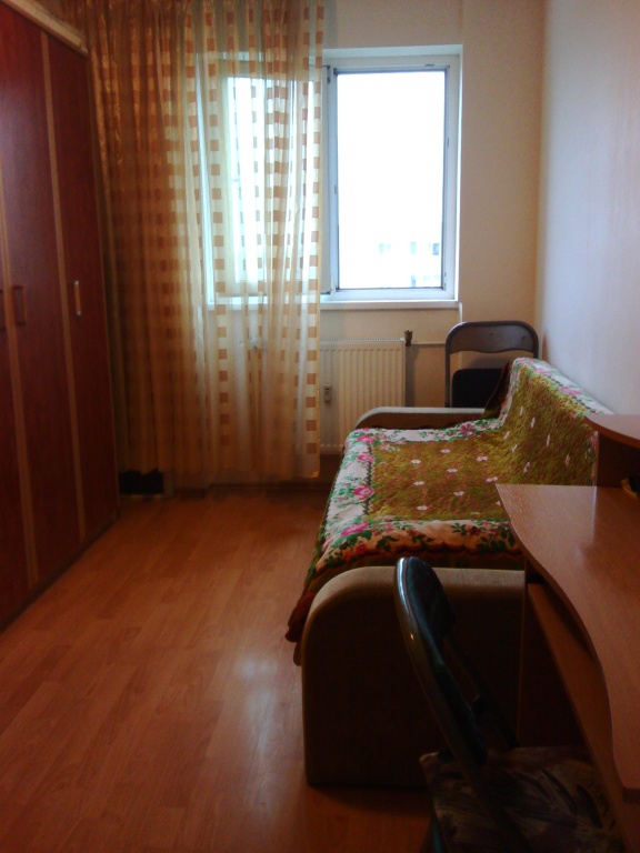 vanzare apartament 3 camere, Romancierilor, cf 1, etaj 10/10, renovat recent, parcare ADP,         pret 49.000 EUR