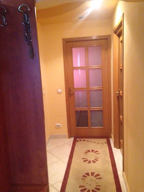 vanzare apartament 3 camere, Valea Argesului, cf 1, decomandat, parter inalt/4, cu imbunatatiri,      pret 65.000 EUR