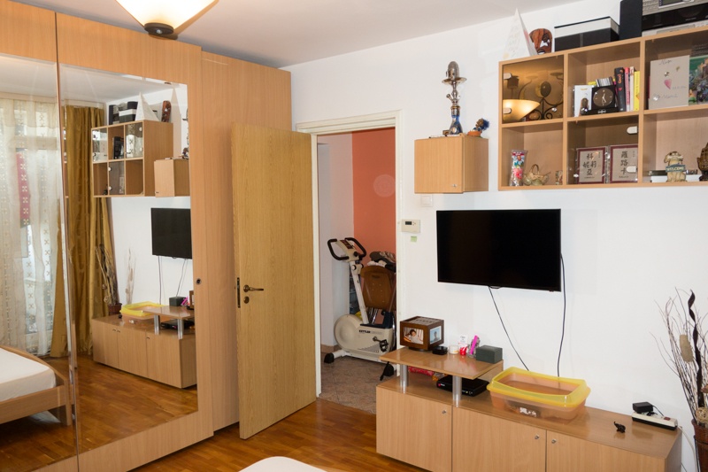 vanzare apartament 3 camere, Tricodava, cf 1, decomandat, etaj 4/4, renovat, centrala proprie,       pret 68.000 EUR