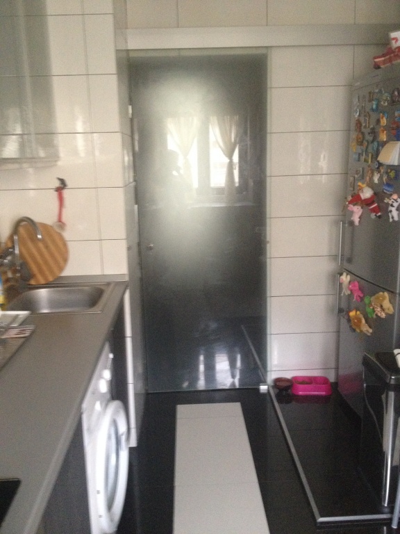 vanzare apartament 3 camere, Bucla, Valea Argesului, cf 1, decomandat, etaj 5/10, renovat recent, 2 gr.sanitare,       pret 77.000 EUR