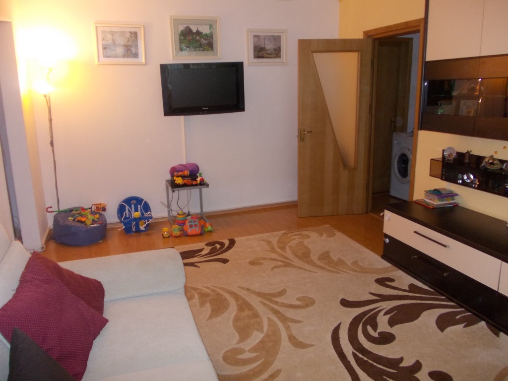 vanzare apartament 3 camere, Tricodava, cf 1, parter/4, renovat recent, centrala proprie,       pret 66.000 EUR