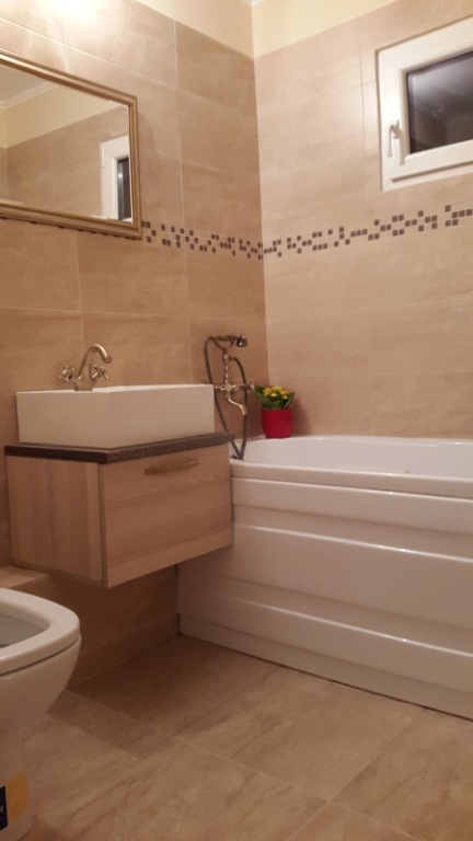 vanzare apartament 2 camere, Parc Moghioros, cf 1, etaj 8/10, renovat nou, bloc 1980,         pret 54.500 EUR