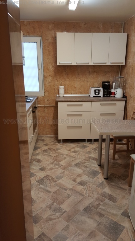 vanzare apartament 2 camere, Favorit, cf 1, etaj 8/10, cu imbunatatiri,       pret 52.000 EUR