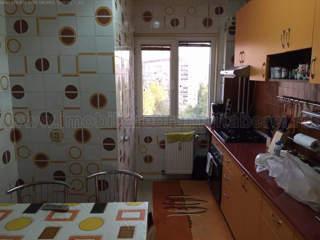 vanzare apartament 3 camere, Bucla, cf 1, decomandat, etaj 8/10, cu imbunatatiri, bloc 1978,       pret 70.000 EUR