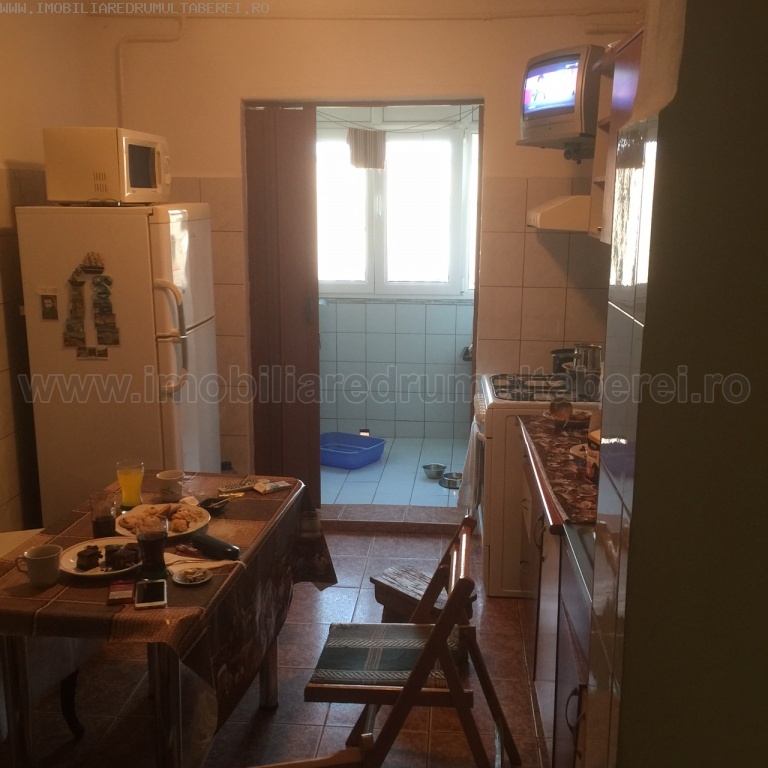 vanzare apartament 3 camere, Ghencea, Vladeasa, cf 1, decomandat, etaj 8/8, cu imbunatatiri, 2 gr.sanitare,      pret 59.500 EUR
