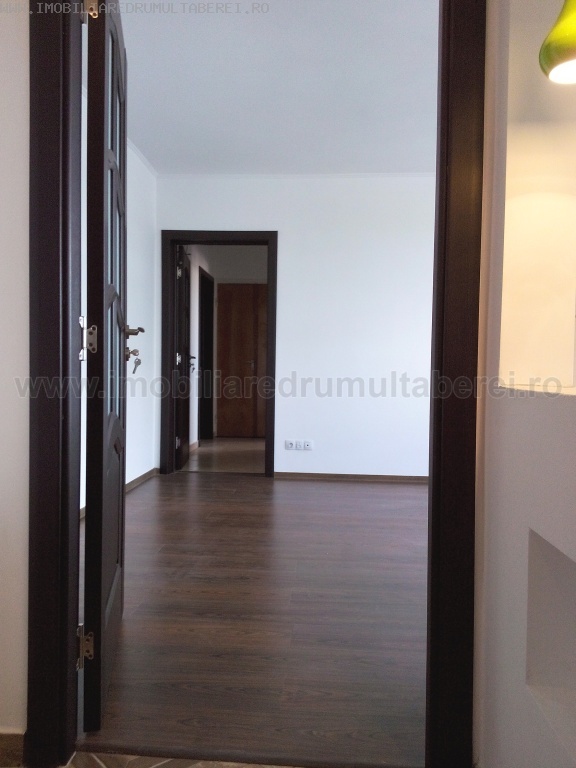 vanzare apartament 3 camere, Timisoara, cf 1, etaj 8/8, renovat recent,       pret 67.000 EUR