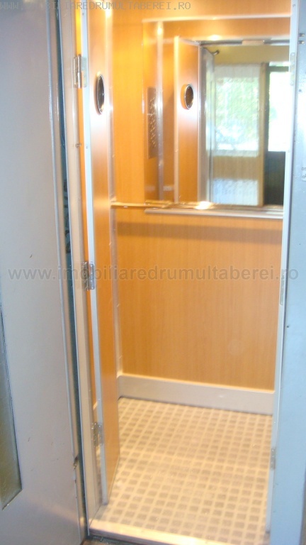 vanzare apartament 3 camere, Favorit, Evidenta Populatiei, cf 1, etaj 10/10, renovat, liber,      pret 50.000 EUR