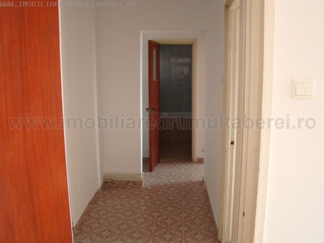 vanzare apartament 3 camere, Timisoara, Frigocom, cf 1, decomandat, etaj 10/10, liber,      pret 52.000 EUR