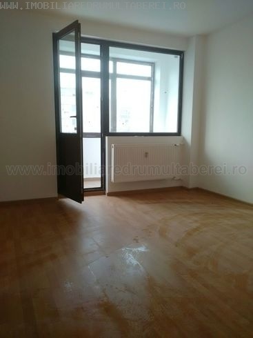 vanzare apartament 2 camere, Bucla, Strand, cf 1, etaj 9/10, renovat recent,      pret 51.500 EUR