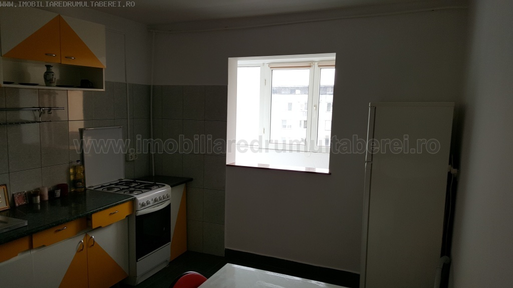 vanzare apartament 2 camere, 1 Mai, Vladeasa, cf 1, decomandat, etaj 8/8, cu imbunatatiri, bloc 1982,      pret 49.000 EUR