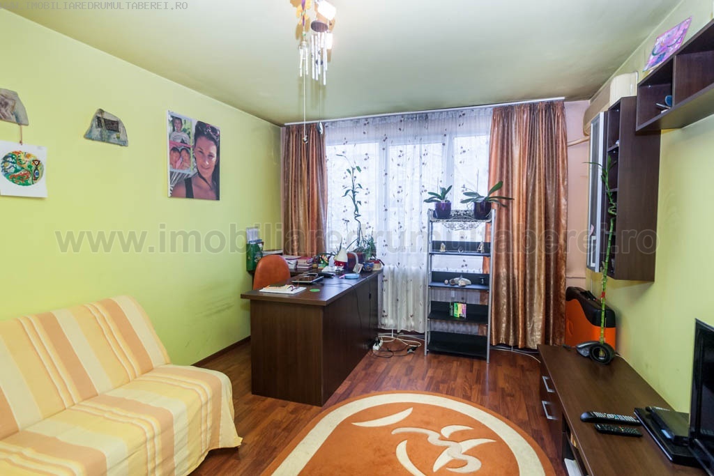 vanzare apartament 3 camere, Parva, cf 1, decomandat, etaj 4/4, cu imbunatatiri,     pret 65.000 EUR