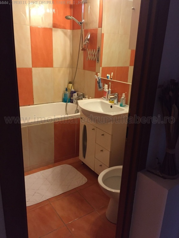 vanzare apartament 2 camere, 1 Mai, Vladeasa, cf 1, decomandat, etaj 7/8, renovat, mobilat si utilat,       pret 58.000 EUR