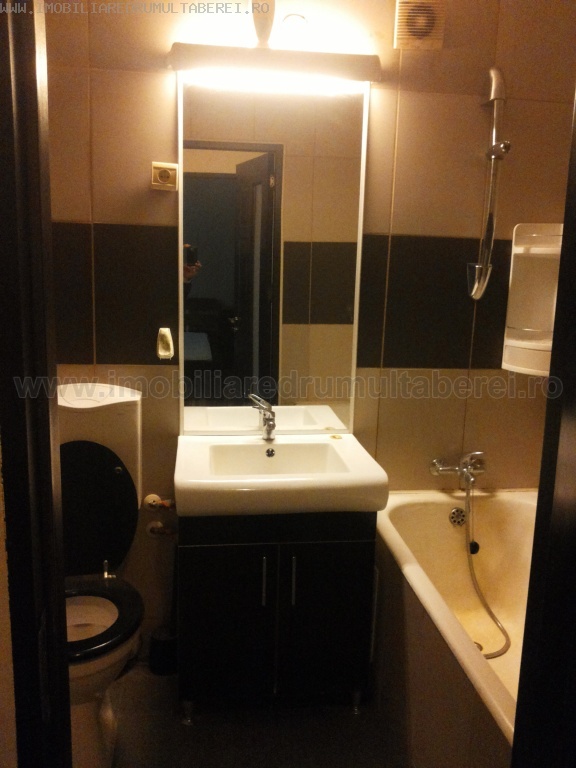 vanzare apartament 3 camere, Valea Ialomitei, Dealul Macinului, cf 1, decomandat, parter/4, cu imbunatatiri,       pret 64.500 EUR