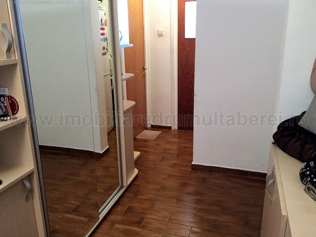 vanzare apartament 3 camere, Favorit, cf 1, etaj 9/10, renovat, mobilat si utilat,      pret 67.000 EUR