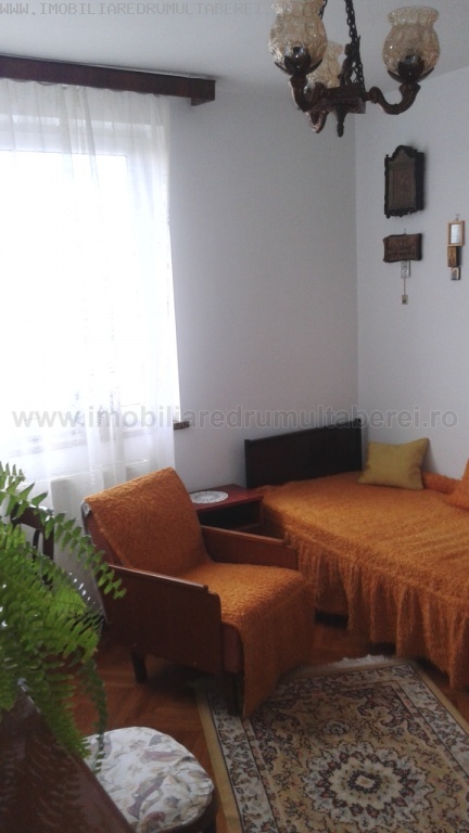 vanzare apartament 3 camere, Chilia Veche, cf 1, etaj 10/10, semidecomandat,        pret 51.000 EUR