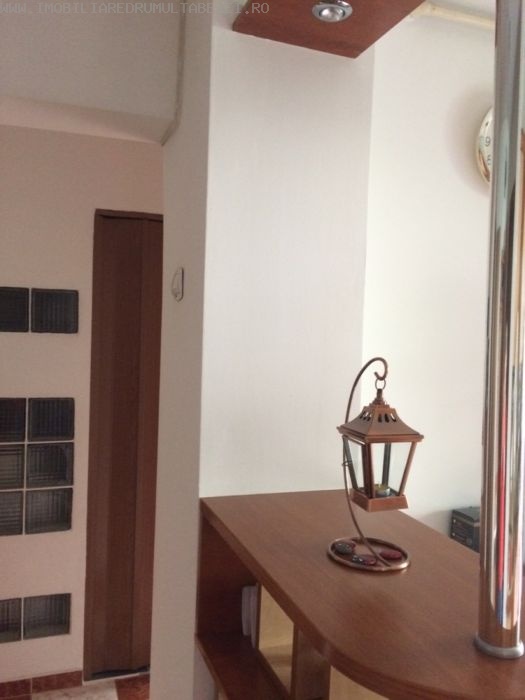 vanzare apartament 3 camere, 1 Mai, Vladeasa, cf 1, etaj 4/8, cu imbunatatiri,        pret 68.000 EUR
