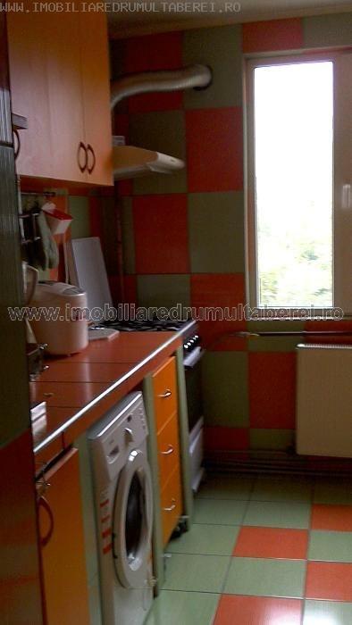 vanzare apartament 3 camere cu garaj, Valea Ialomitei, cf 1, decomandat, etaj 3/4, cu imbunatatiri,       pret 105.000 EUR