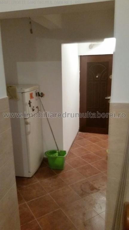 vanzare apartament 2 camere, Plaza, cf 1, decomandat, parter/4, renovat, mobilat si utilat,       pret 54.500 EUR