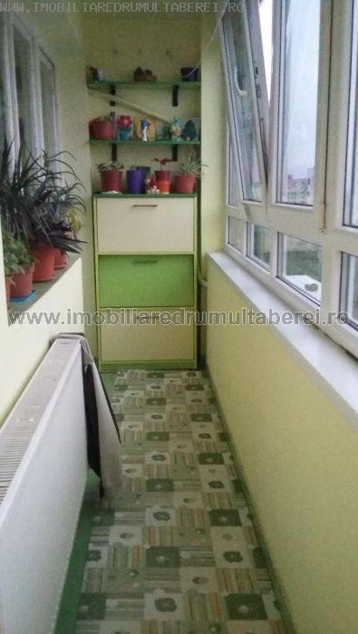 vanzare apartament 2 camere, Parc Moghioros, cf 1, decomandat, etaj 10/10, cu imbunatatiri,       pret 47.000 EUR