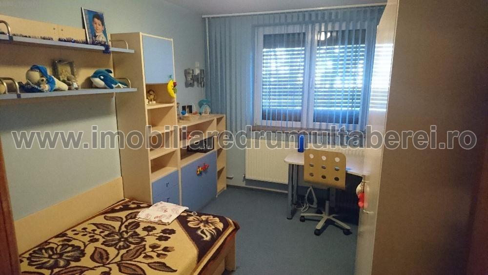 vanzare apartament 3 camere, Materna, cf 1, parter/10, semidecomandat, renovat,       pret 80.000 EUR