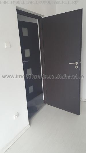 vanzare apartament 3 camere, Bucla, cf 1, decomandat, etaj 8/10, liber,       pret 65.000 EUR