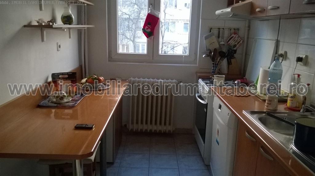 vanzare apartament 3 camere, Chilia Veche, Azzuro, cf 1, etaj 3/10, semidecomandat, mobilat si utilat,      pret 73.000 EUR