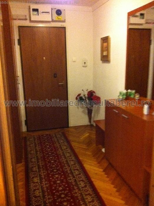 vanzare apartament 3 camere, Bucla, Tg.Neamt, cf 1, etaj 3/4, semidecomandat,         pret 70.000 EUR