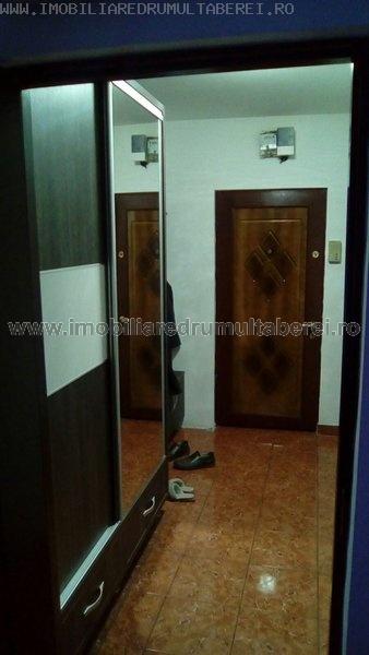 vanzare apartament 3 camere, Valea Ialomitei, Valea Oltului, cf 1, etaj 4/4, semidecomandat,       pret 60.000 EUR