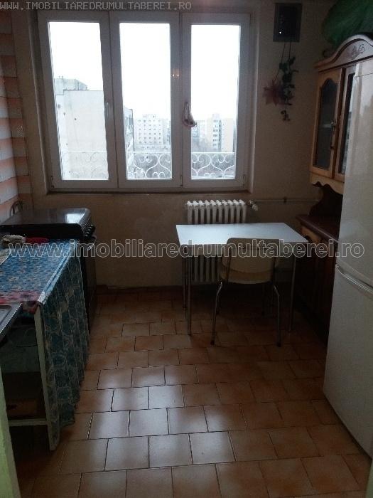vanzare apartament 3 camere, Parc Moghioros, cf 1, etaj 10/10, semidecomandat, liber,           pret 65.000 EUR