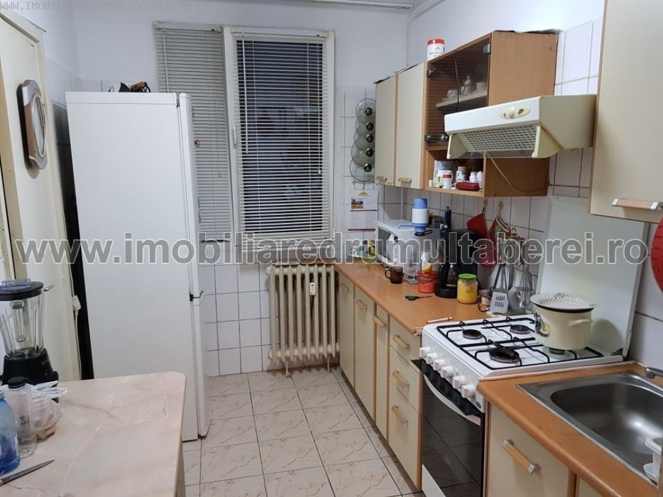 vanzare apartament 3 camere, Materna, cf 1, decomandat, etaj 4/4, bloc reabilitat,        pret 61.000 EUR