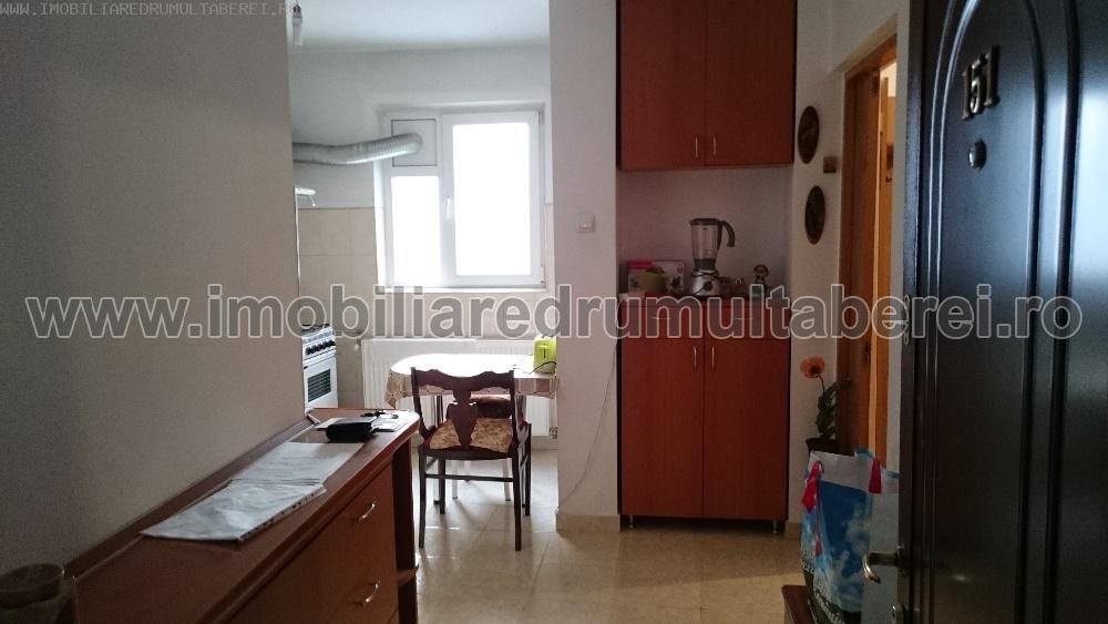 vanzare apartament 3 camere, Bdul Timisoara, cf 1, decomandat, etaj 8/10, liber,       pret 64.000 EUR