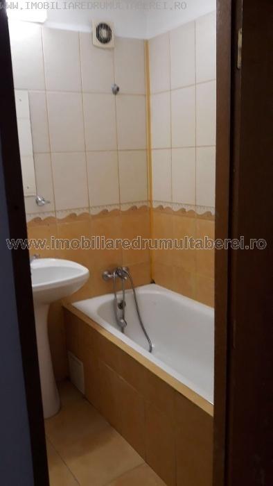 vanzare apartament 2 camere, Materna, Valea Ialomitei, cf 1, decomandat, etaj 2/4, renovat, pret 53.000 EUR