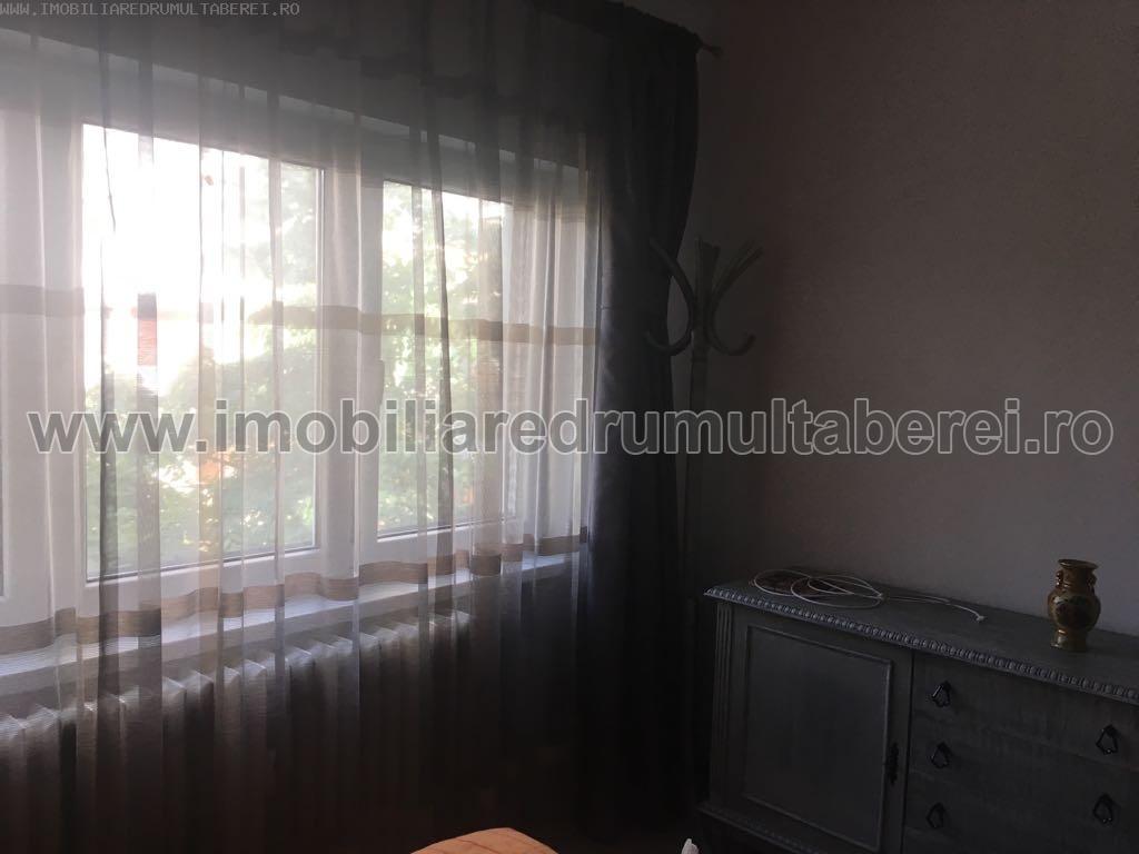 vanzare apartament 3 camere, Bucla, cf 1, decomandat, etaj 3/10, renovat nou, mobilat si utilat,         pret 83.000 EUR