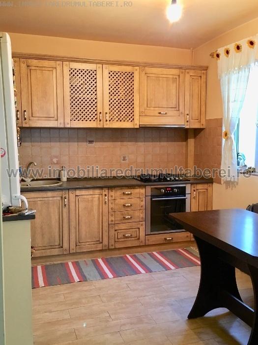 vanzare apartament 3 camere, Valea Argesului, cf 1, decomandat, etaj 9/10, renovat, mobilat,        pret 73.000 EUR