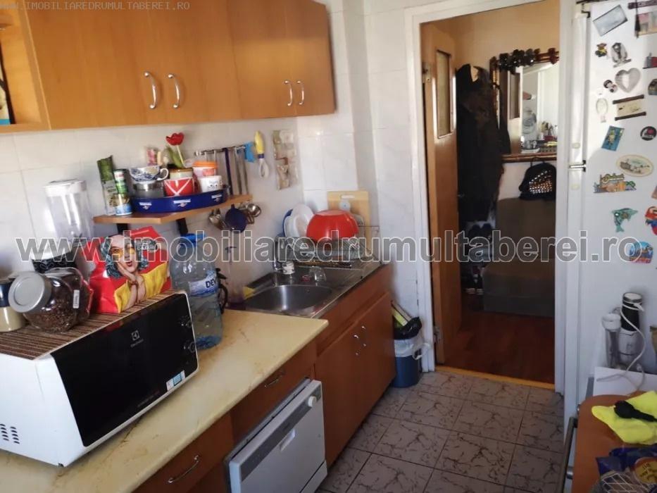 vanzare apartament 3 camere, Bucla, Liceul Elena Cuza, cf 1, decomandat, etaj 4/4, cu imbunatatiri,       pret 69.000 EUR