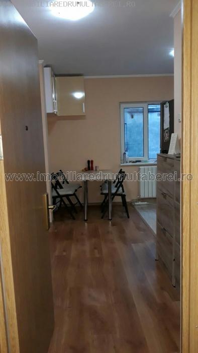 vanzare apartament 3 camere, Valea Ialomitei, cf 1, decomandat, etaj 9/10, renovat, mobilat,        pret 78.000 EUR