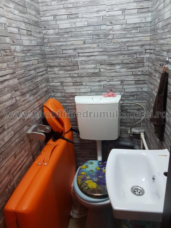 vanzare apartament 3 camere, Valea Ialomitei, cf 1, decomandat, etaj 4/4, renovat, mobilat,       pret 67.000 EUR
