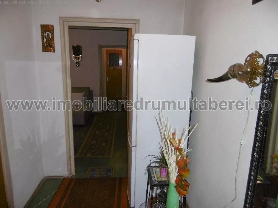 vanzare apartament 3 camere, Materna, Campul cu Flori, cf 1, etaj 1/4, semidecomandat,          pret 62.000 EUR
