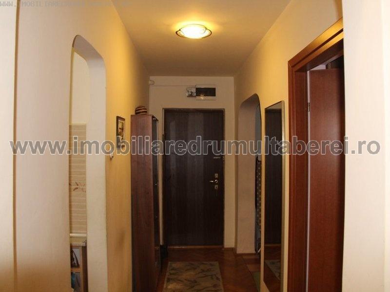 vanzare apartament 3 camere, Favorit, Timisoara, cf 1, etaj 1/10, semidecomandat, cu imbunatatiri,            pret 76.000 EUR