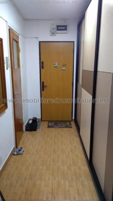vanzare apartament 3 camere, Parc Moghioros, cf 1, etaj 3/4, semidecomandat, cu imbunatatiri,      pret 72.000 EUR