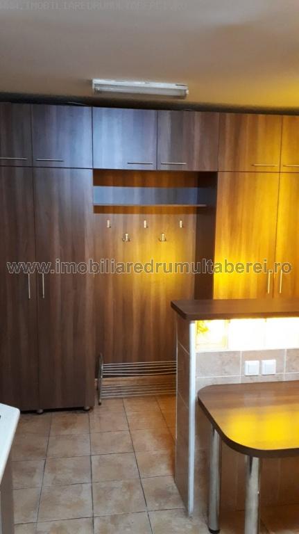 vanzare apartament 3 camere, Tricodava, cf 1, etaj 1/4, semidecomandat,      pret 71.500 EUR