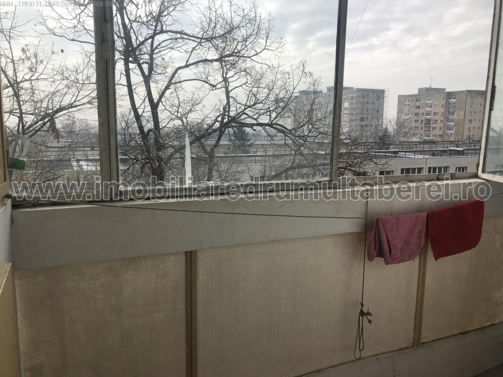 vanzare apartament 3 camere, Raul Doamnei, cf 1, etaj 6/10, semidecomandat, liber,          pret 65.000 EUR
